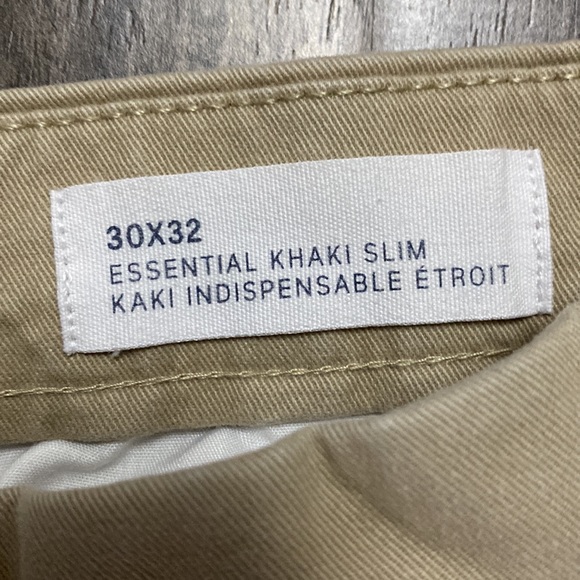 GAP ESSENTIAL KHAKI SLIM MENS 30X32 SLIM KHAKI PANTS - Picture 2 of 4